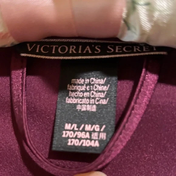 Elegant Burgundy Satin Robe - Picture 2 of 6